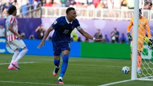 Led by Mbappé, France reaches the quarterfinals of the World Cup for the fourth consecutive time