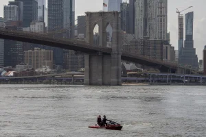 Eight people were rescued after the forced landing of a seaplane in the East River in New York