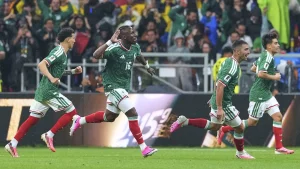 Julián Quiñones, the “killer” who equaled Mexico's top scorers in their first World Cup