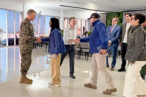 Chief of the Southern Command visits Venezuela to coordinate reconstruction after the earthquakes
