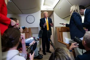Trump issues “threat” to journalists aboard Air Force One amid tensions with Iran