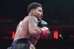 Shakur Stevenson surprises with new alliance with Dana White