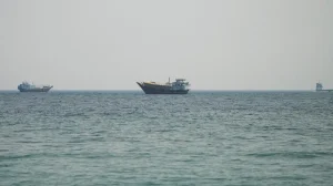 US launches new attacks as Iran closes Strait of Hormuz