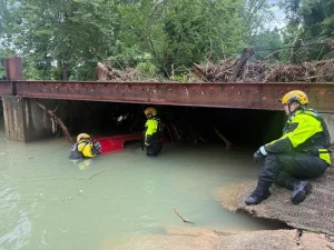 Flooding persists in central and eastern US as West breaks heat records