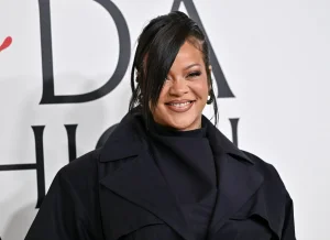 Rihanna returned to the stage at a Jay-Z concert