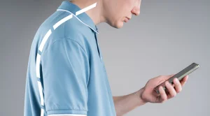 “Technological neck”: how using the phone wrinkles our necks and weakens our hands