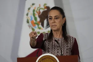 Sheinbaum calls Cabeza de Vaca, former governor of Tamaulipas, a fugitive after reappearance in Texas