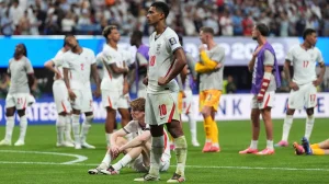 Total frustration: Bellingham attacked the 'Colo' Barco in the Argentina-England.