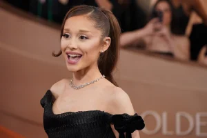 Ariana Grande and Ricky Álvarez rekindle their romance with a walk through Central Park