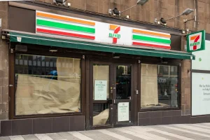 7-Eleven will close 645 stores in 2026: these are the reasons