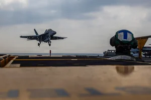 The US increases the presence of its air force in the Middle East in the face of possible attacks against Iran