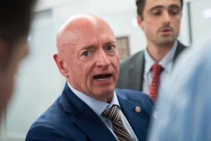 Mark Kelly: “The military does not need more testosterone, but better leadership”