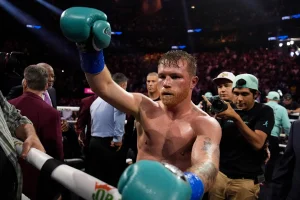 Canelo Álvarez once again rejects a fight against Benavídez: “He's a heavyweight, it's not fair”